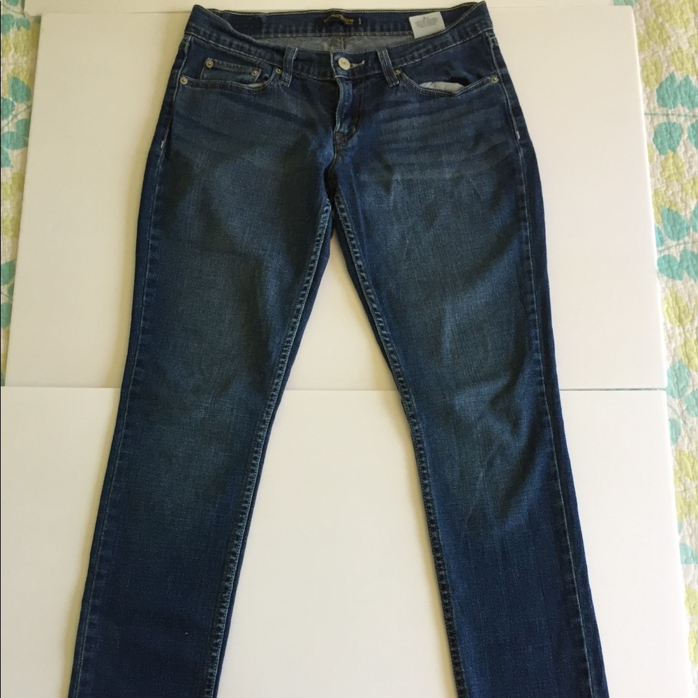 Selling too super low Levi’s 524 jeans